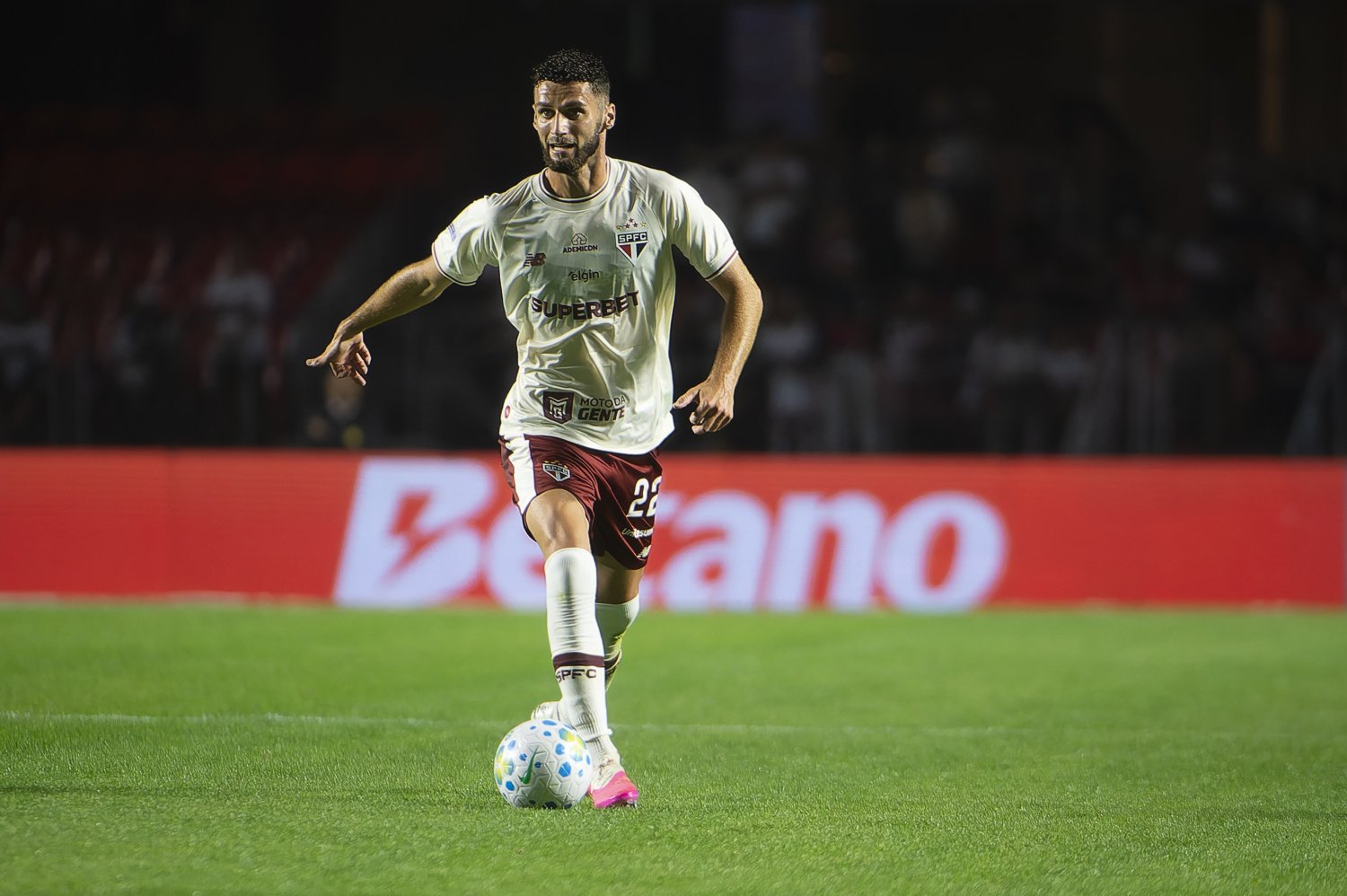 Mídia brasileira: Zagueiro do São Paulo, Duarte, sofre ruptura do ligamento cruzado anterior do joelho direito e fica fora da temporada