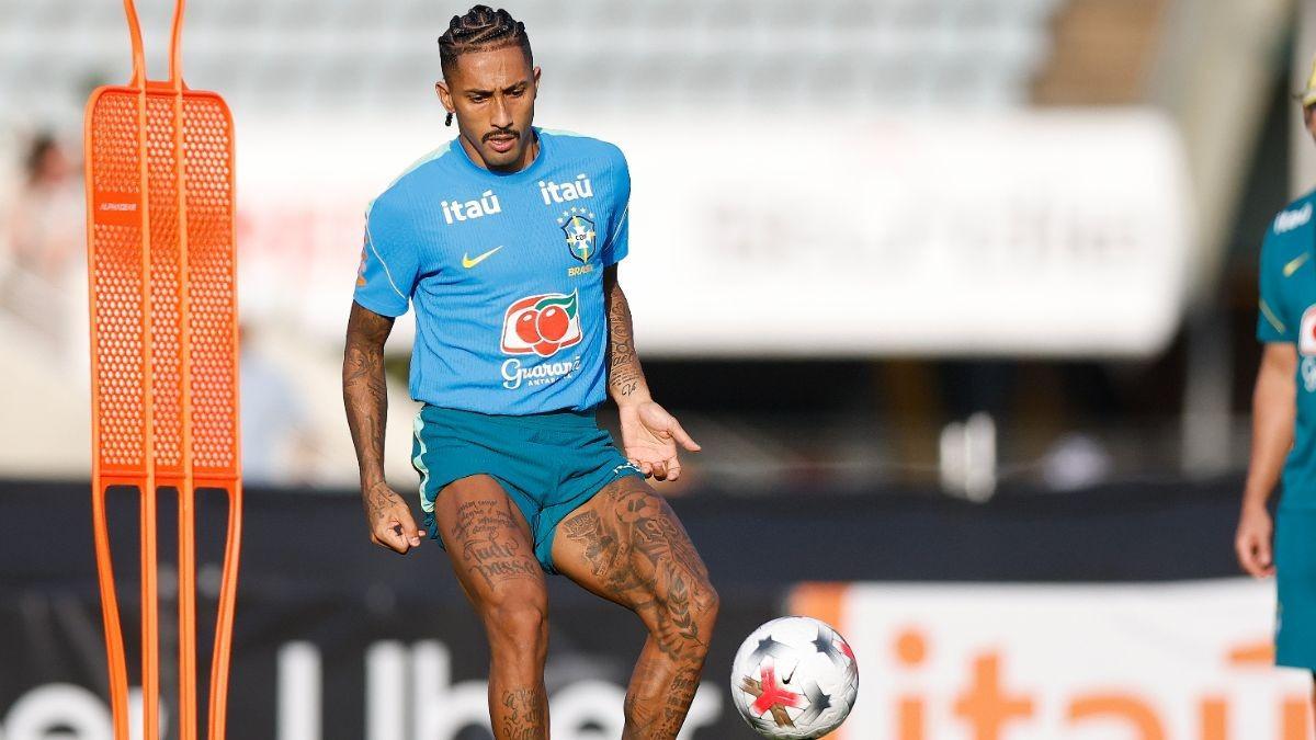 SPORT.es : Raphinha parcourt 17 000 km pour rejoindre le Brésil, qui craint des blessures