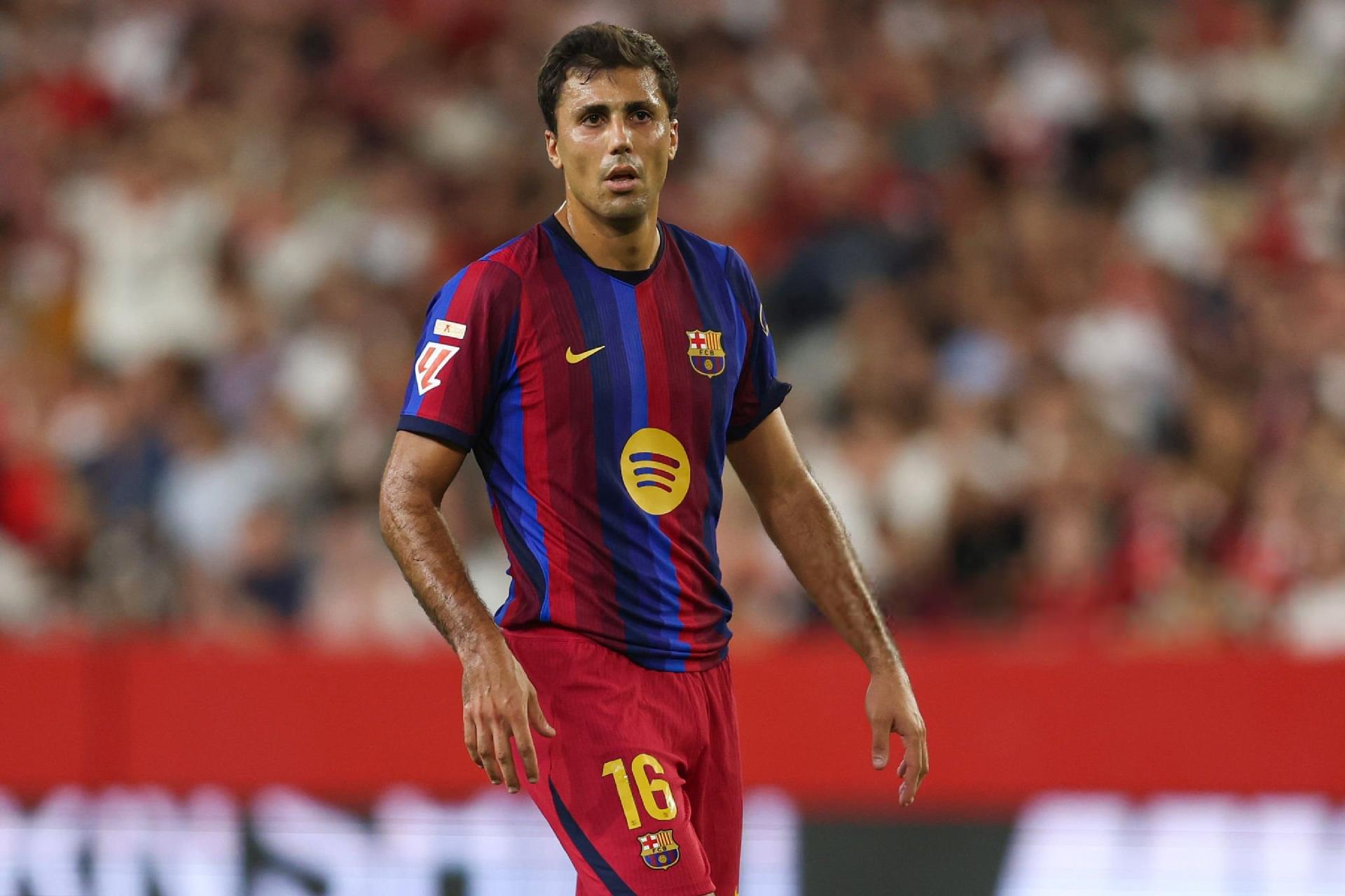 Sport: Real Madrid và Barcelona chênh lệch một trời một vực; Real Madrid hối tiếc vì không chiêu mộ Rodri