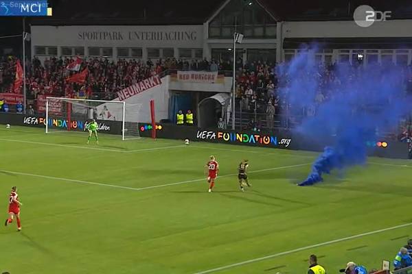 Bayern Women bemused by referee's decision to allow goal despite flares on pitch
