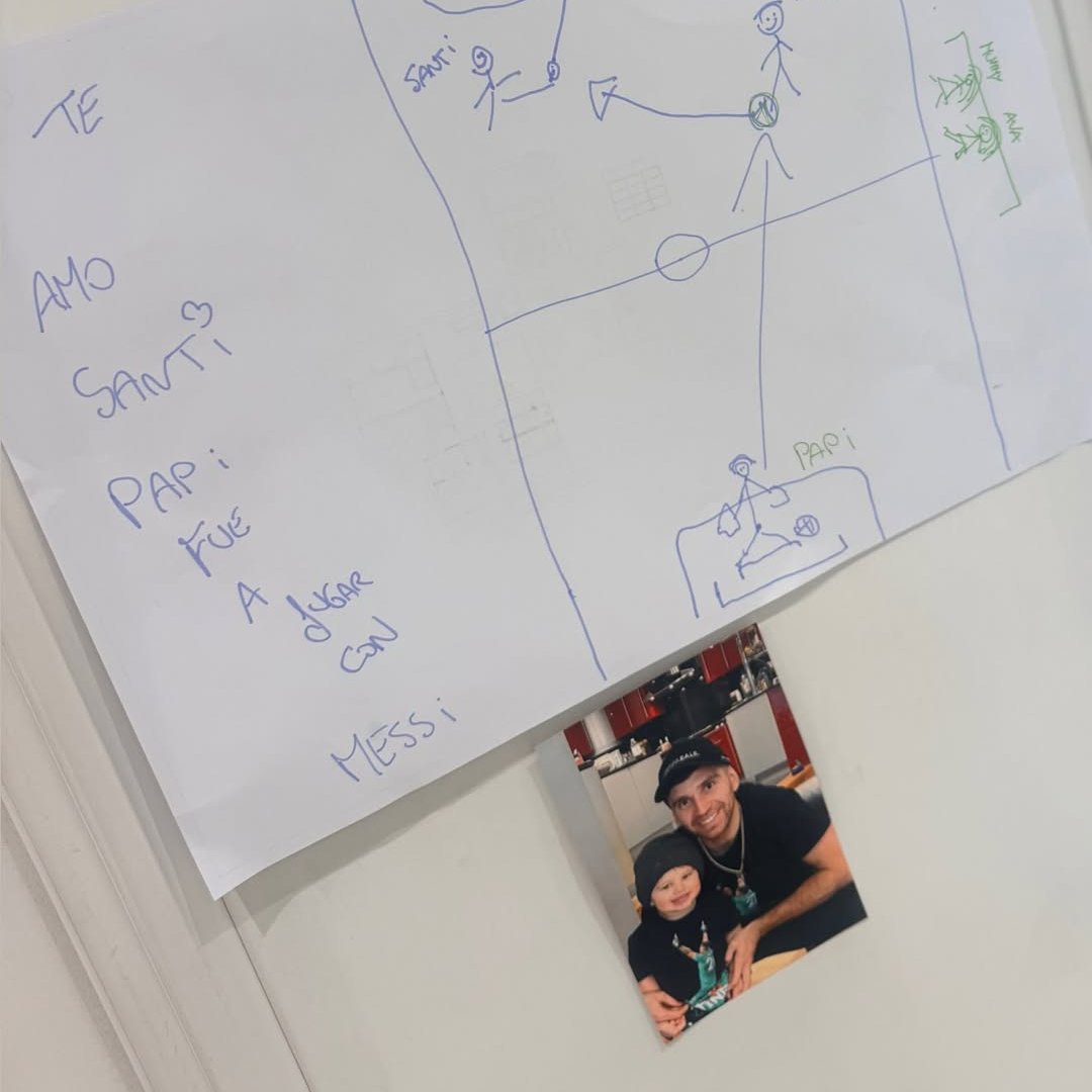 Dibu Martínez hinterlässt seinem Sohn eine Nachricht: „Papa spielt jetzt mit Messi Fußball"