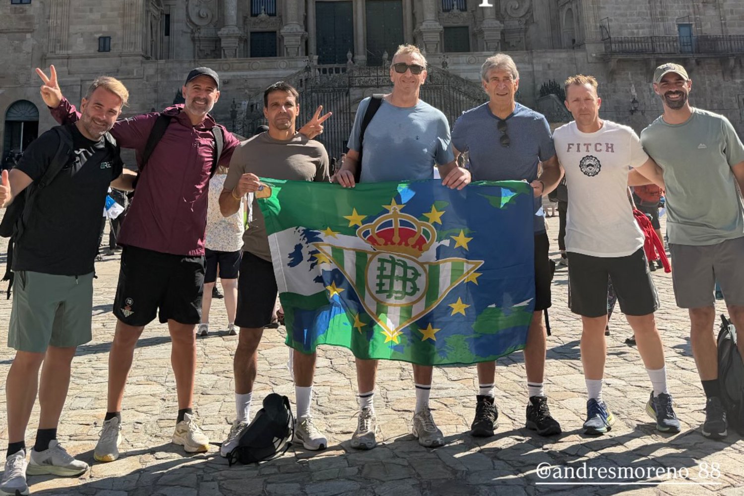 Pellegrini and his coaching staff walk 40 kilometers to fulfill Champions League promise, per Marca