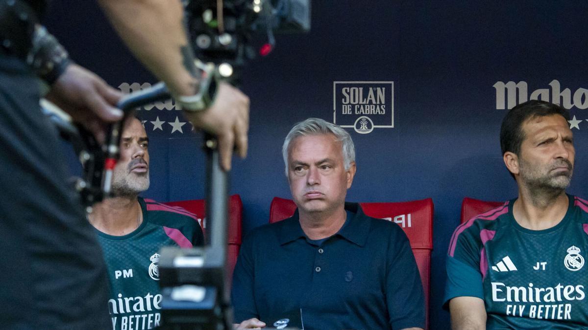 Sport: Mourinho không cứu được Real Madrid, Flick tạo ra số 9 mới