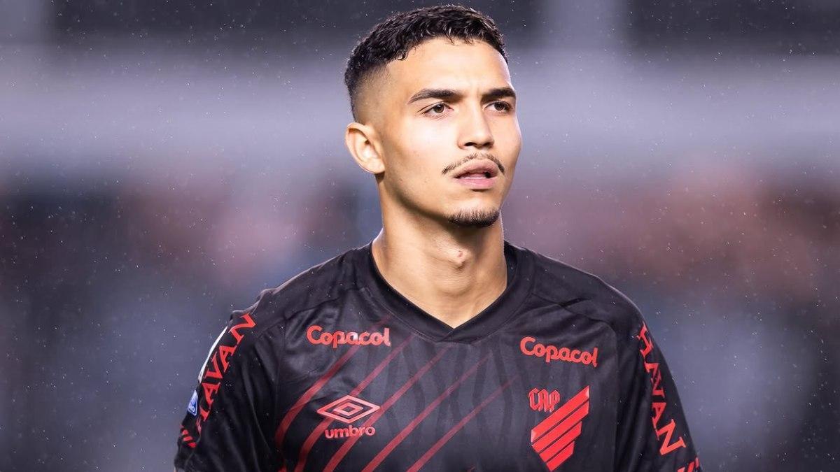Sport: Il Barcellona osserva Arthur Dias, difensore diciannovenne dell'Athletico Paranaense