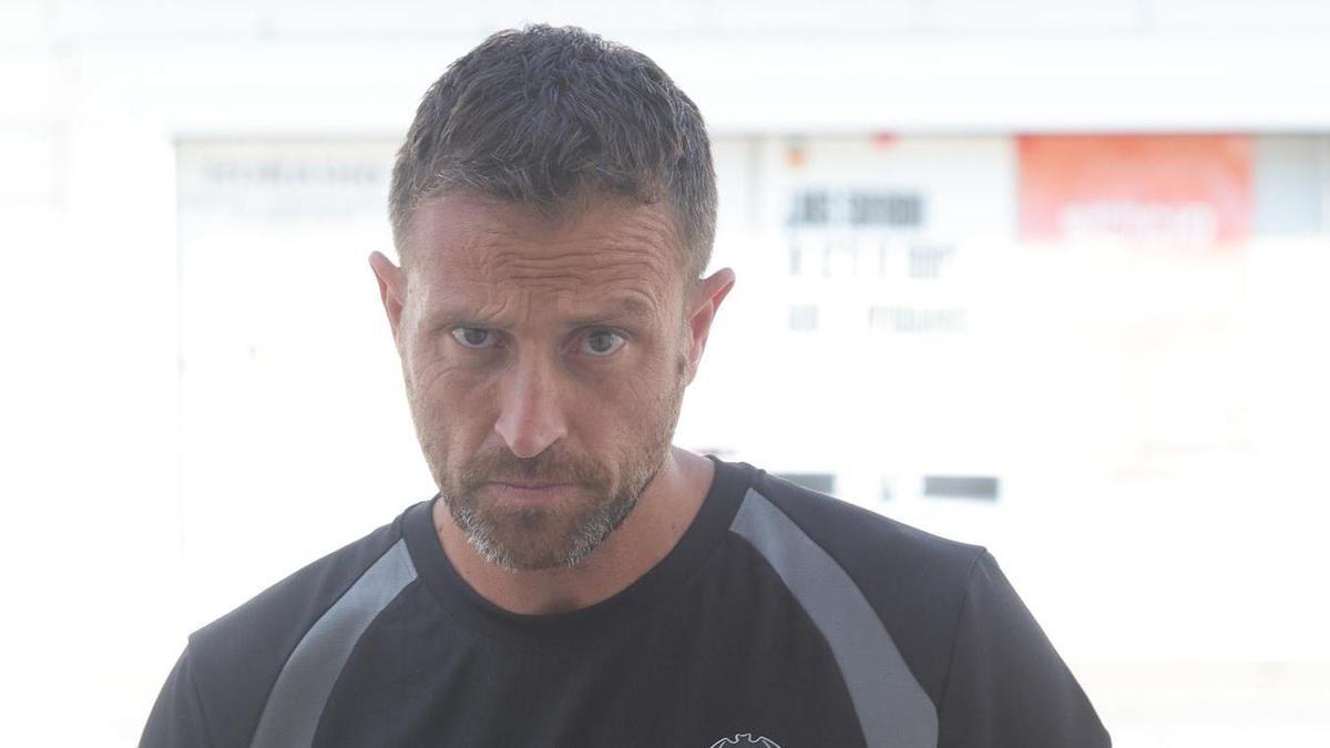スポルティクス：オスカル・サンチェスが2試合の暫定指揮を経てバレンシアIIに復帰、クラブは契約延長を希望