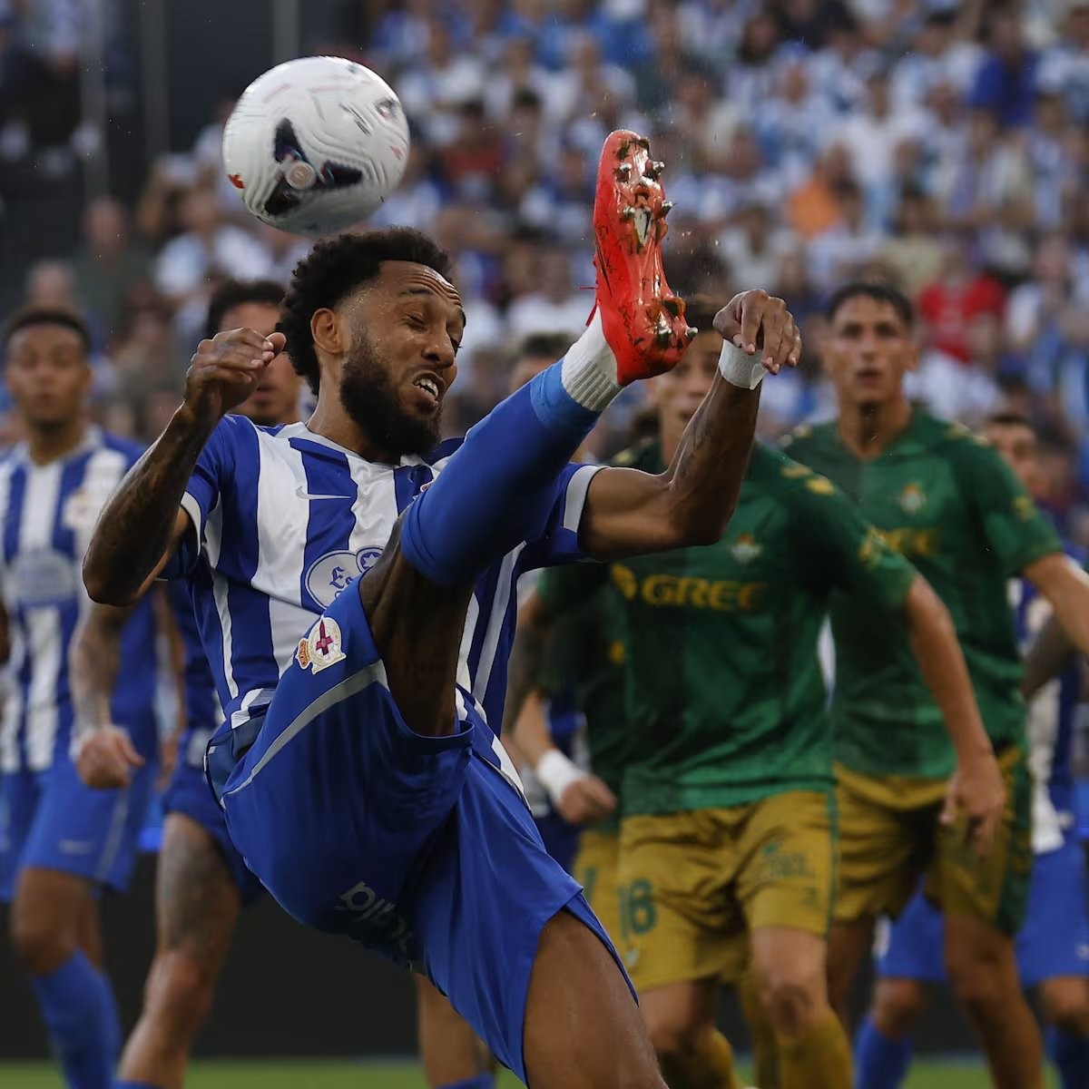 Conmoción con Aubameyang: se lesiona el menisco y pasará por quirófano