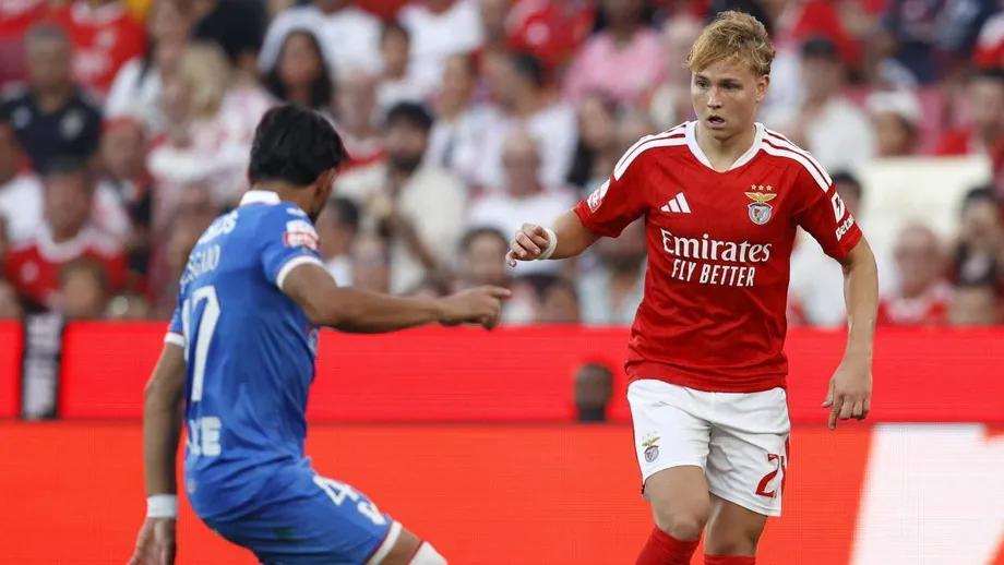 Record: Winger Benfica Schjelderup menandatangani kontrak dengan agen Jorge Mendes