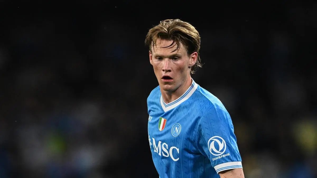 Corriere dello Sport: Скотт Мактоминей вернулся в Наполи после операции и начинает индивидуальные тренировки