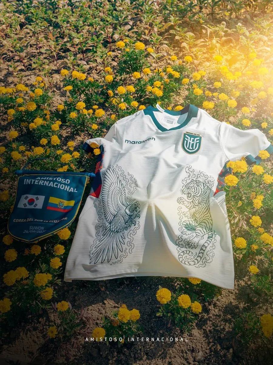 Ecuador presenta una camiseta especial para su gira a Corea del Sur con el cóndor andino y el tigre
