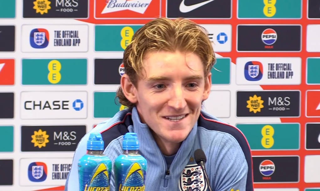 Gordon: Mi gol contra Argentina fue el apogeo de mi carrera; aprendí español por mi cuenta en el Everton