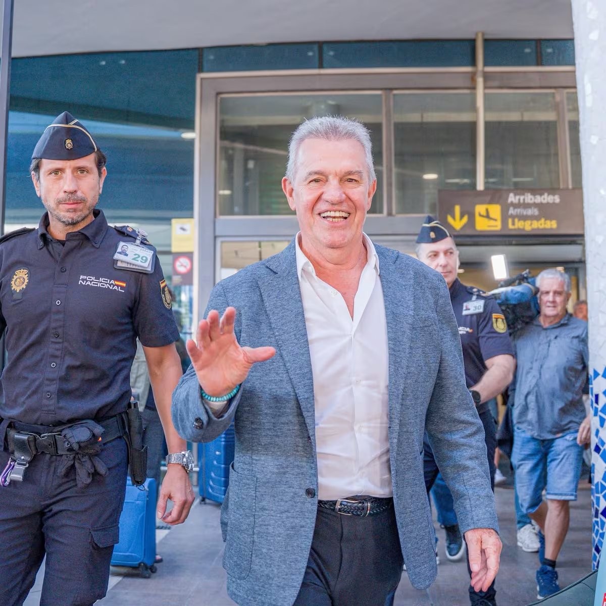 El jet lag no va con Aguirre, del aeropuerto a la Ciudad Deportiva:  “¿Mi último baile? Ya veremos... hablaré