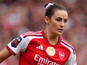 Arsenal: USA international Emily Fox signs new deal with Women's Super League club