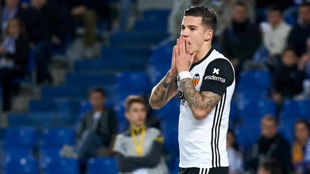 Di Marzio: Ex-jogador do Valencia Santi Mina condenado a 4 anos de prisão por agressão sexual
