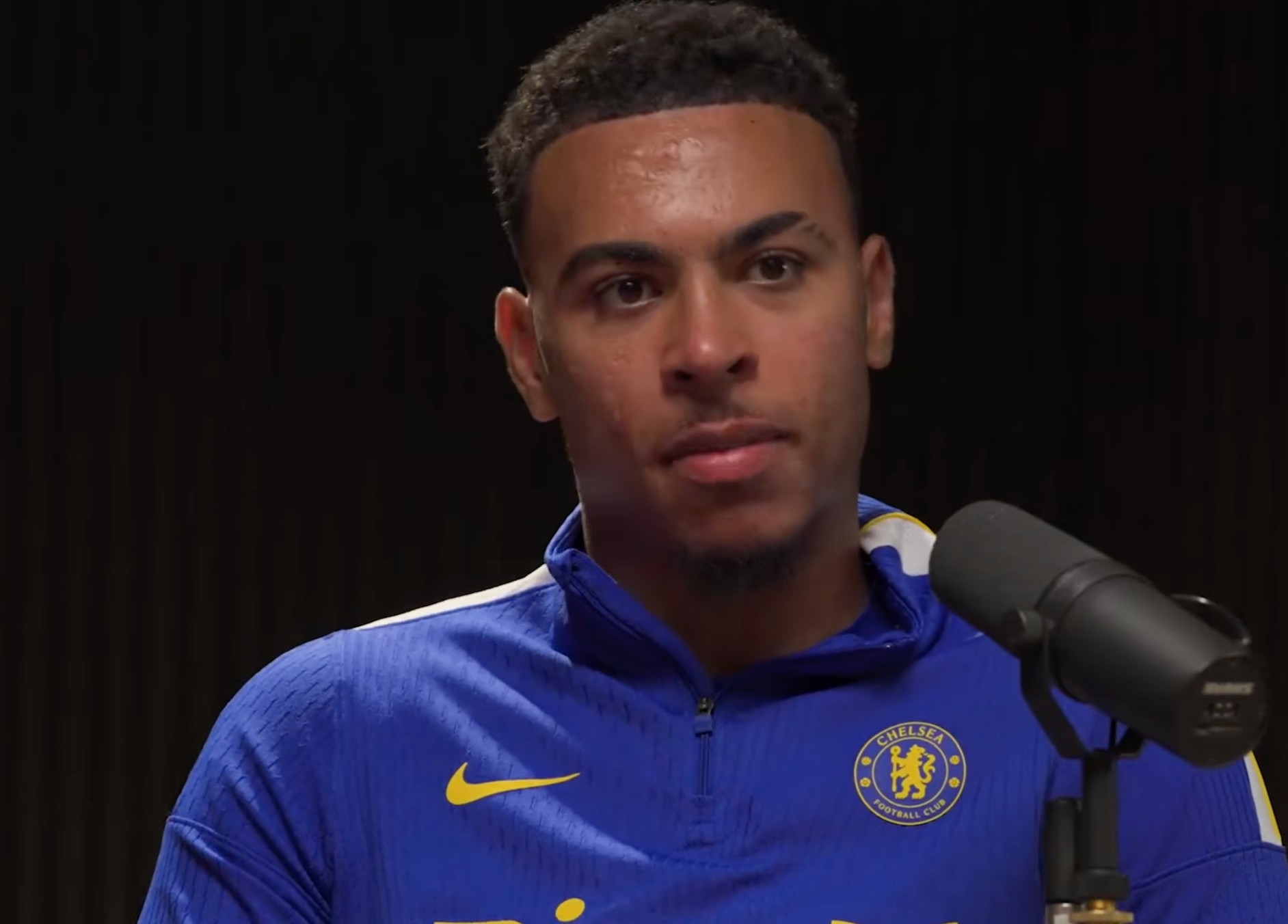 M. Rogers : Je suis souvent le plus bruyant en dehors du terrain, et je veux juste profiter du match autant que possible quand je joue.