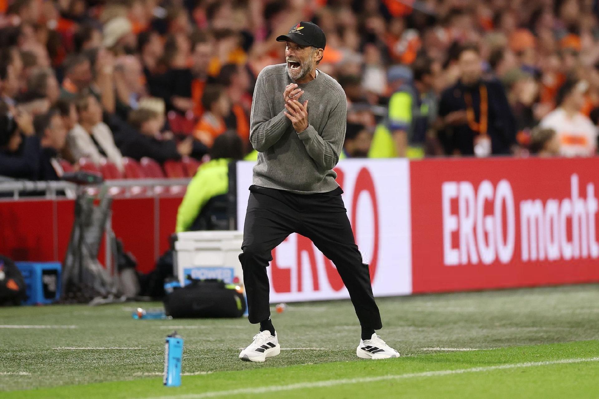 Adeyemi desperdiça gol com a baliza vazia e choca Klopp