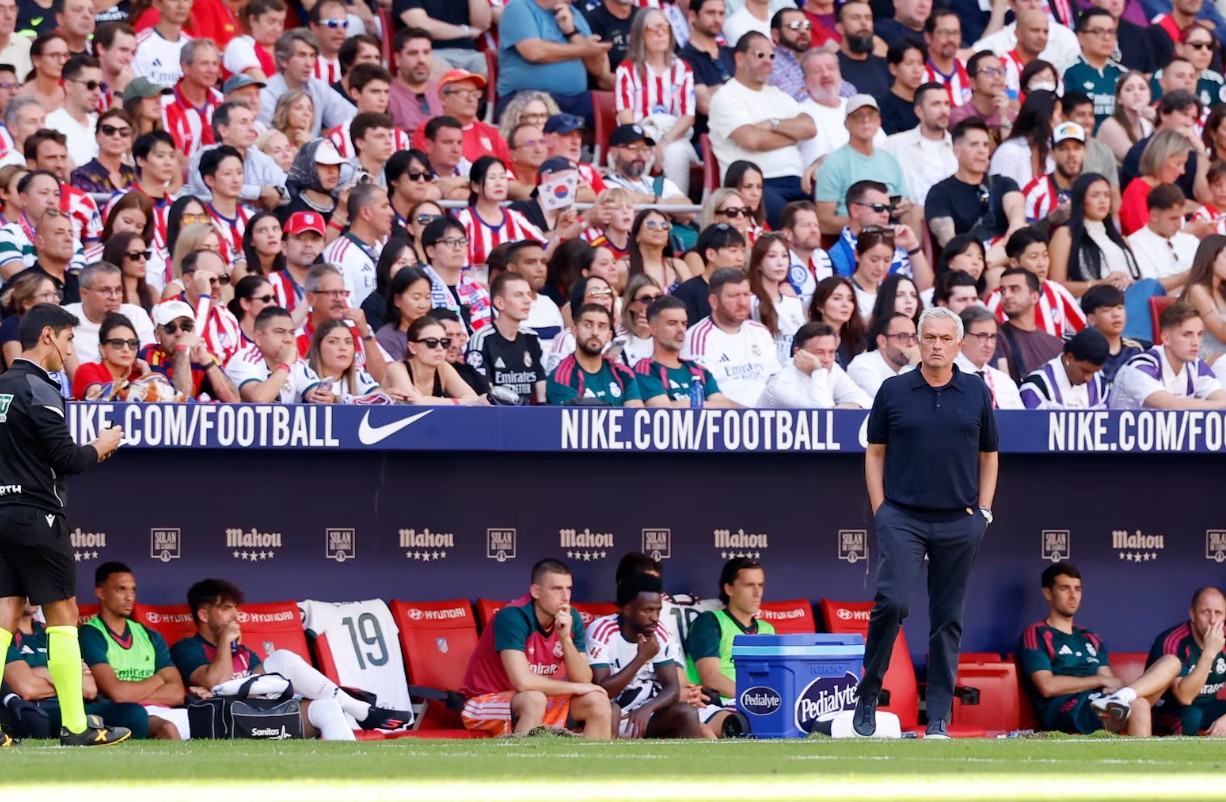 AS : Le Real Madrid reconnaît en interne la nécessité d'améliorer ses performances et de revoir la composition de son milieu de terrain
