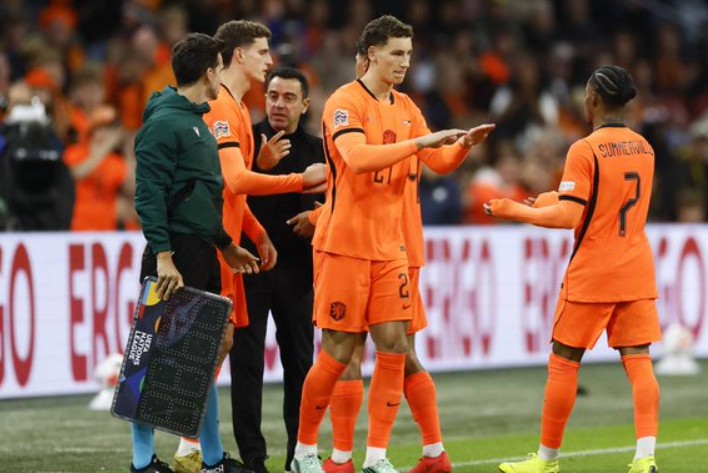 Ruben van Bommel ra mắt đội tuyển quốc gia từ ghế dự bị, kiến tạo cho Gakpo gỡ hòa Đức ở phút bù giờ
