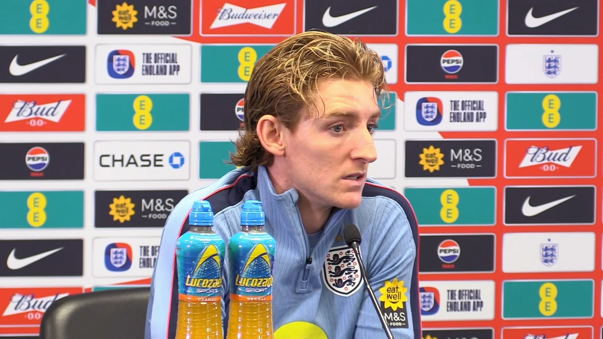 Gordon: Saya menulis beberapa halaman di buku harian saya setelah kalah dari Argentina; terlalu banyak pemain Inggris yang kelelahan di Liga Primer