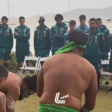 Um pouco constrangedor: Seleção brasileira chega à Austrália e não consegue conter o riso durante dança tradicional local