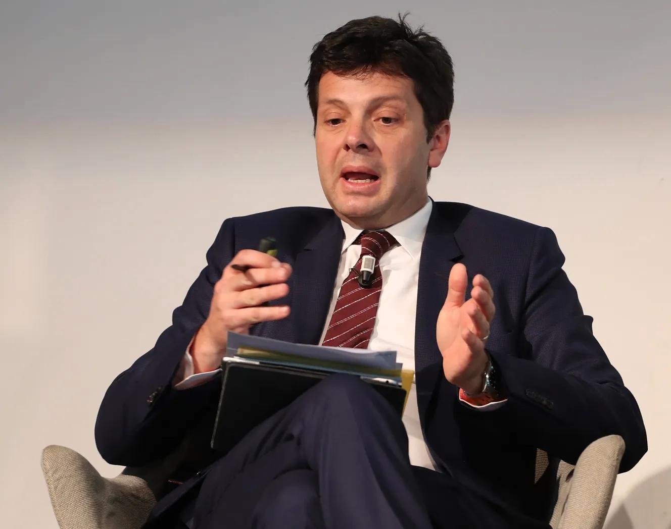 Le directeur financier de l'UEFA met en garde contre les risques liés aux paiements différés des transferts en Premier League