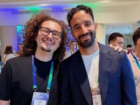 MU fan who refuses to cut hair until team win 5 games in a row reveals hilarious apology from Amorim