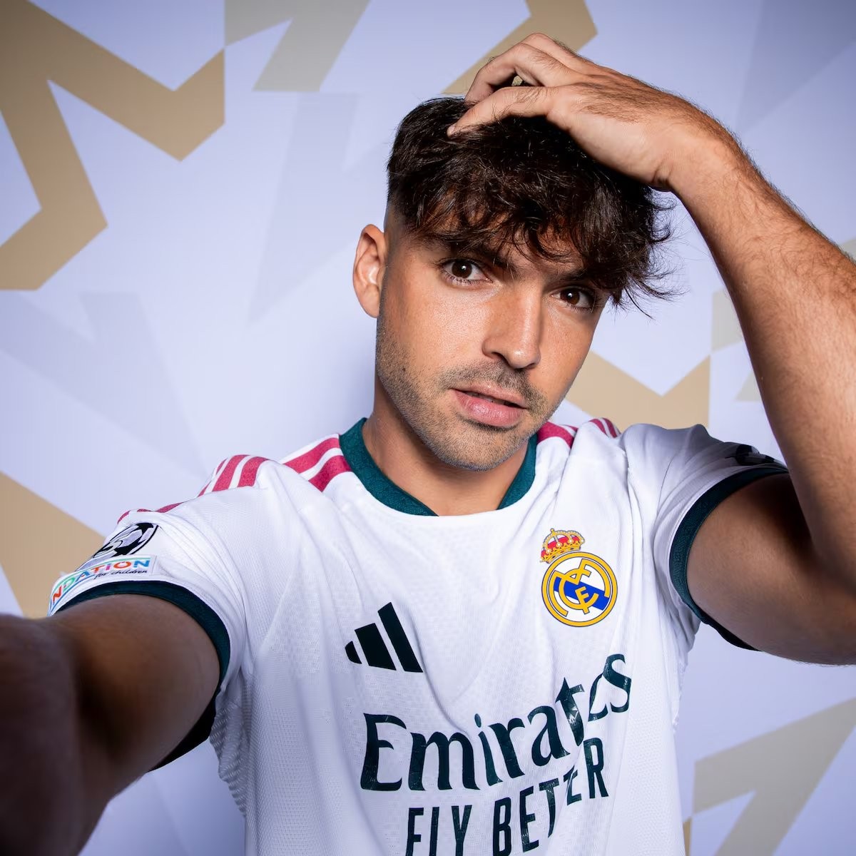 Asencio asoma la cabeza