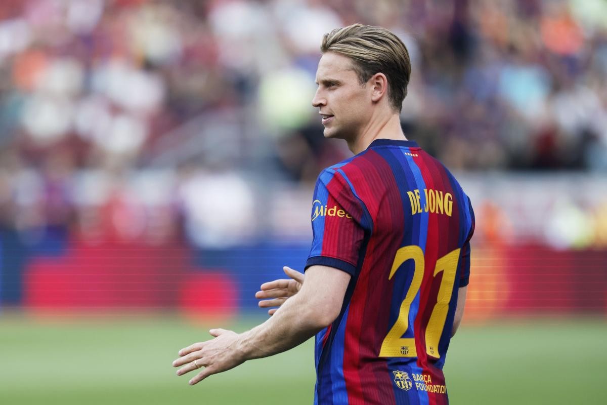 L'Équipe: De Jong fragt Fans nach ihren Namen, bevor er Trikots signiert, um deren Weiterverkauf zu verhindern