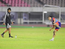 日媒：中村俊辅指导日本队3名中场练任意球