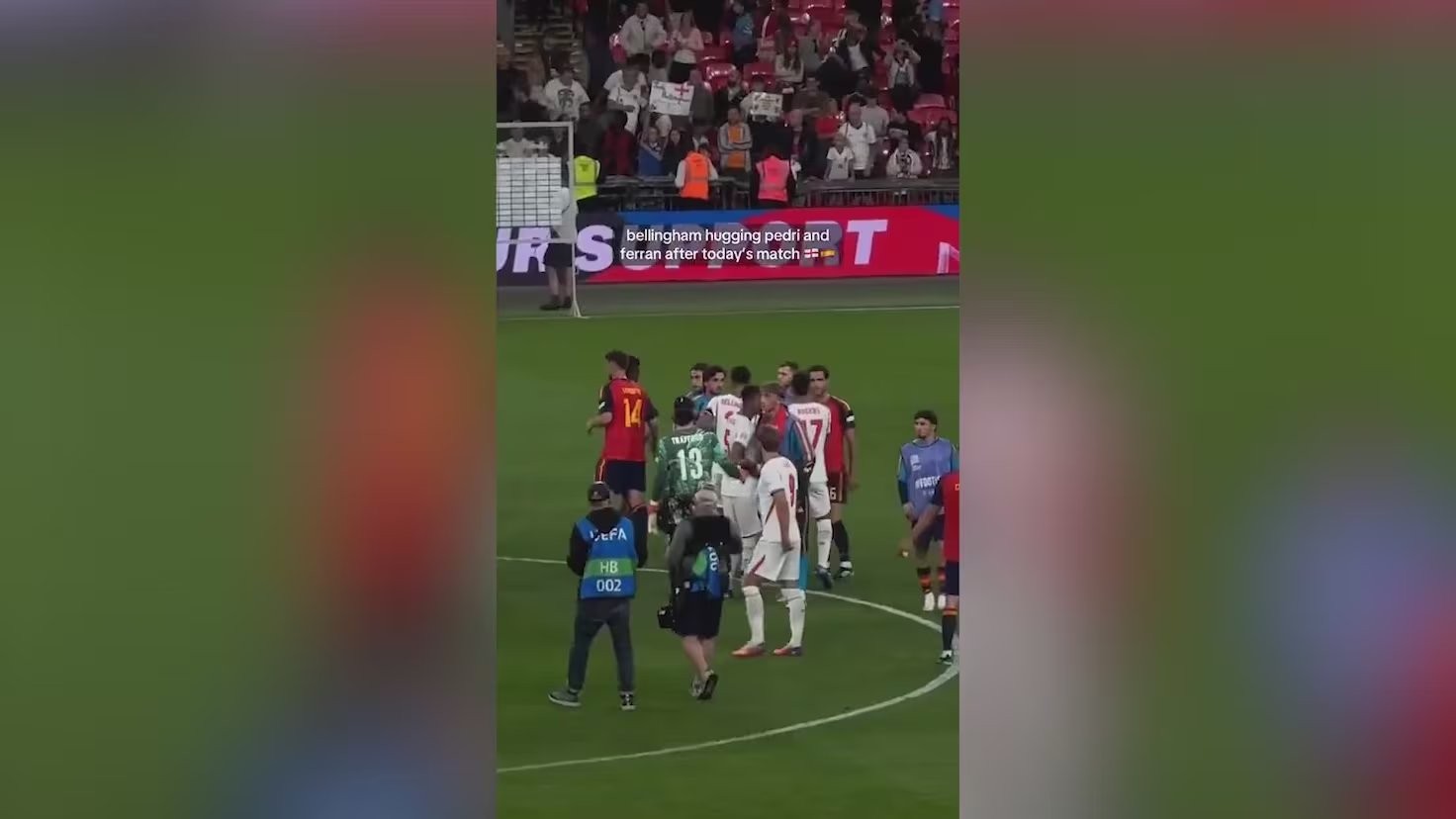 Es un líder total: el gesto de ‘fair play’ de Bellingham con Pedri y Ferran al terminar el partido