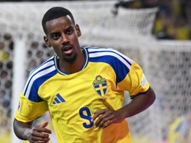Isak leaves Sweden camp with 'minor injury'