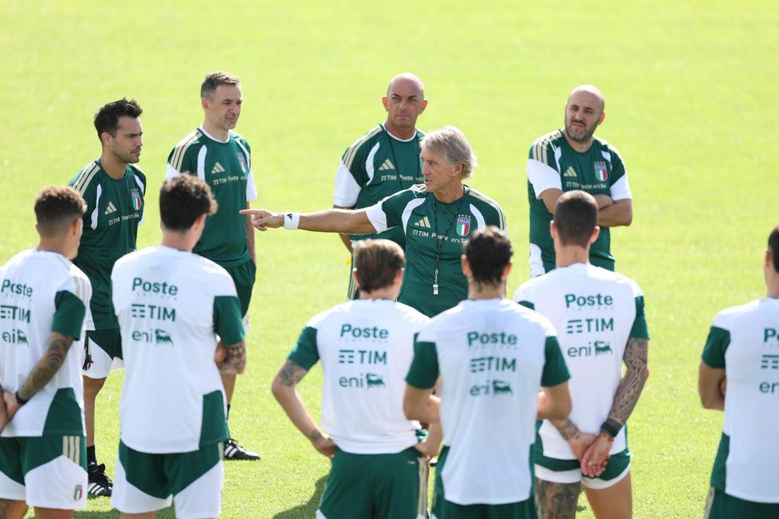 Offiziell: 10 Spieler der italienischen Nationalmannschaft bleiben zum Training in Coverciano, reisen nicht in die Türkei