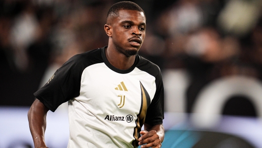Gazzetta: La Juventus avvia i colloqui per il rinnovo di Kalulu, considerandolo un pilastro veterano