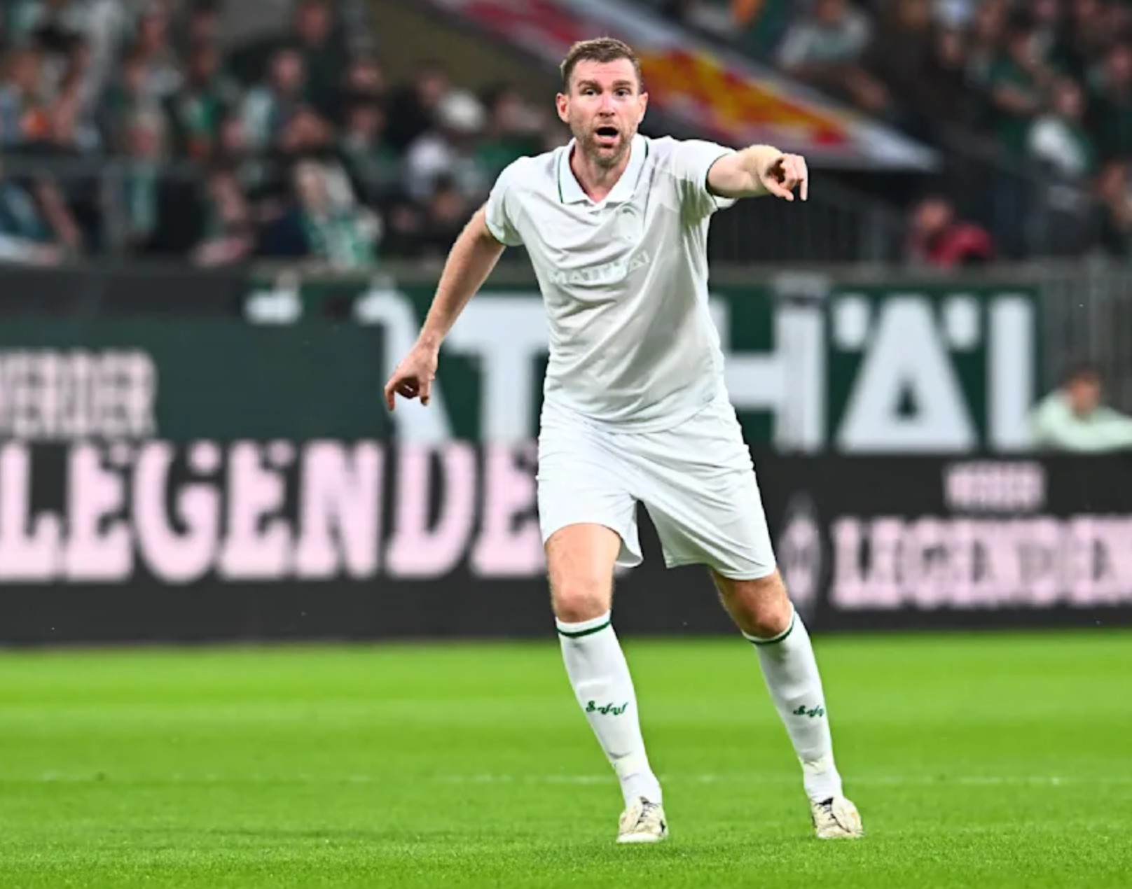 Mertesacker : J'espère que les joueurs se feront une place en équipe d'Allemagne grâce à leurs performances en Bundesliga