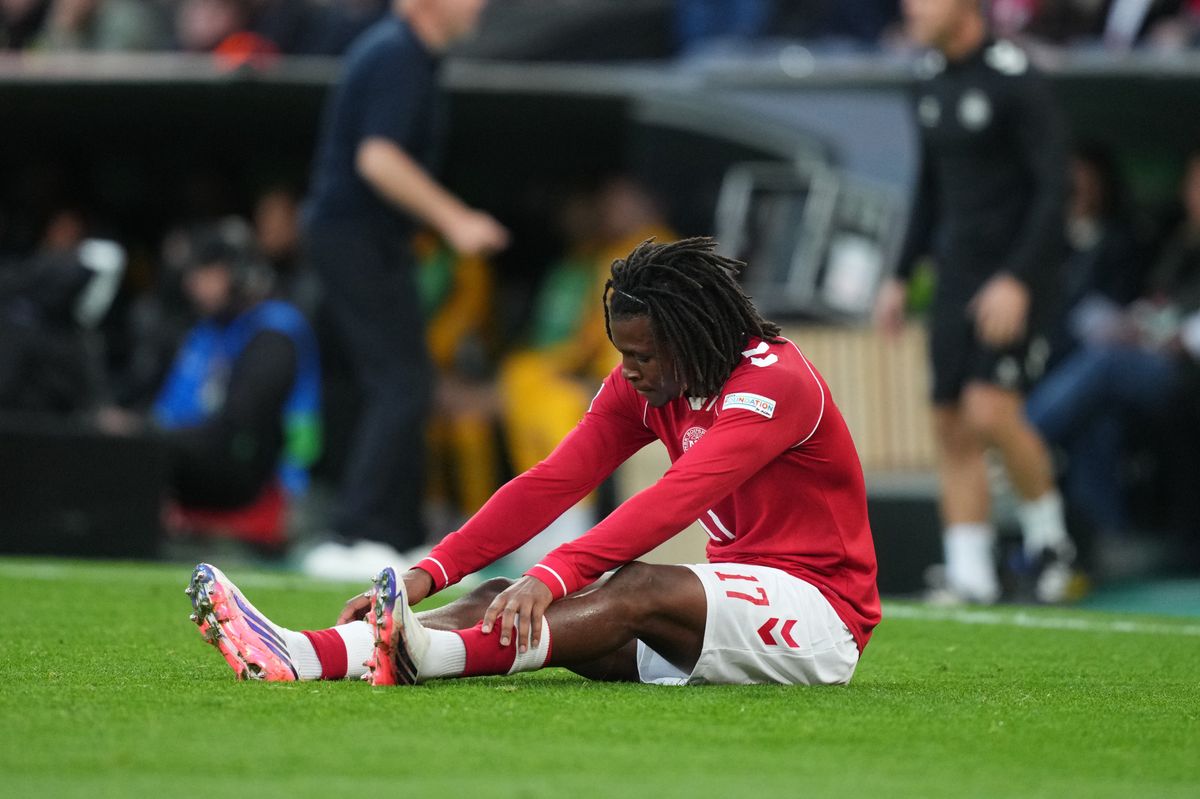 Medios daneses: Doku se retira por lesión y regresará a Man United para más pruebas médicas