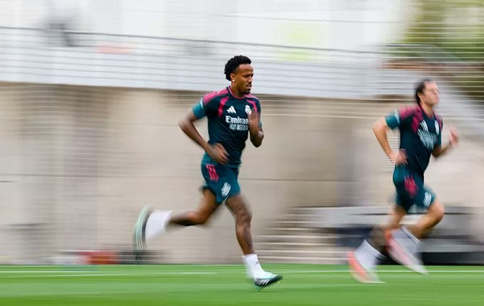 Ein Schritt näher am Comeback: Militão nimmt am Mannschaftstraining von Real Madrid teil