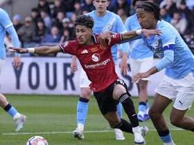 Qui est JJ Gabriel, la pépite de Manchester United qui fait rêver le PSG