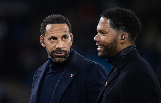 Ferdinand bromea con Lescott: "Dame tu medalla de la Premier League"; las infracciones deben ser castigadas
