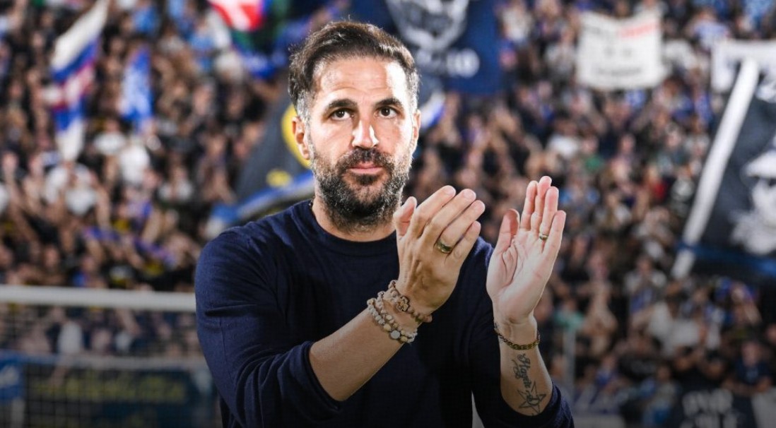 Periódico Sport: Contrato de Fàbregas inclui cláusula de rescisão especial aplicável apenas a Barcelona, Arsenal e Chelsea