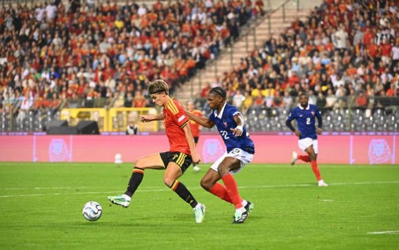 L'Équipe: Jacquet impresiona en su debut con Francia y podría formar pareja con Upamecano en el futuro