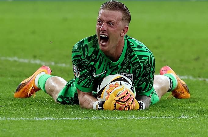 Vidal : Le Bayern prépare la succession de Neuer et envisage Pickford en 2027