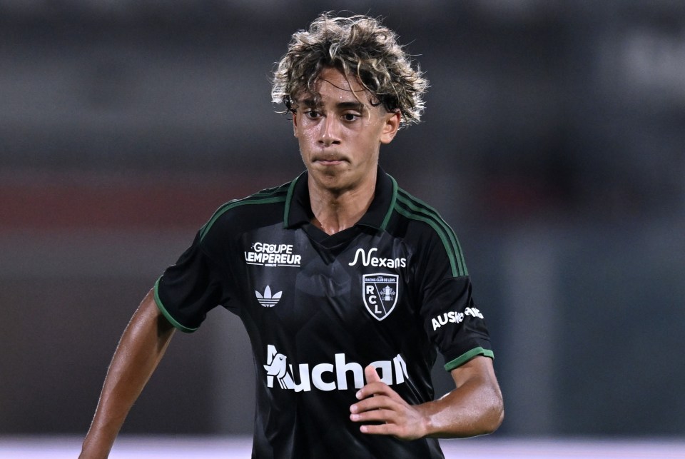 El Manchester United interesado en Mezloub, joven promesa del Lens, para reforzar su academia tras la salida de JJ-Gabriel