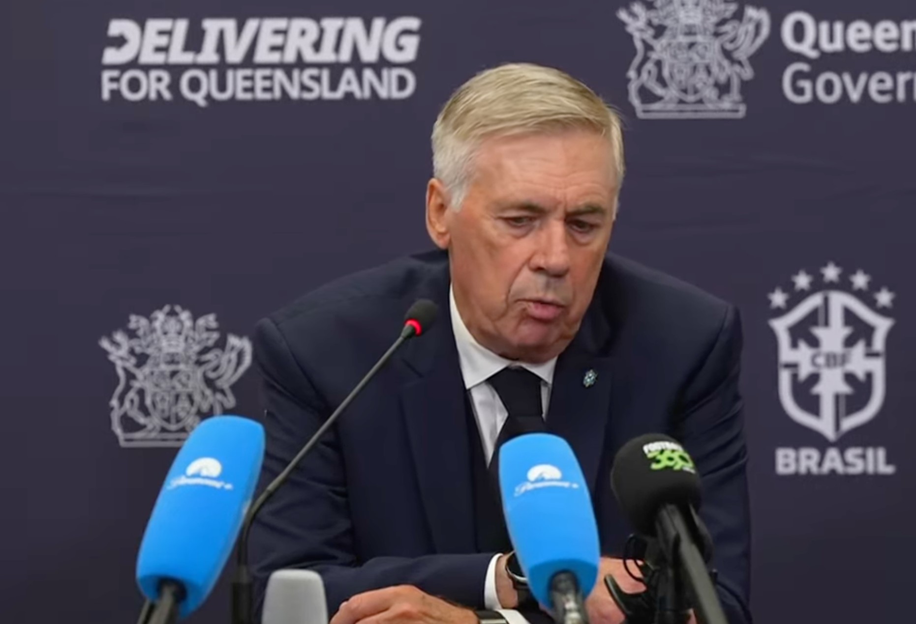 Ancelotti: Por que Vini cobrou o pênalti? Seria Guimarães, mas ele já tinha marcado