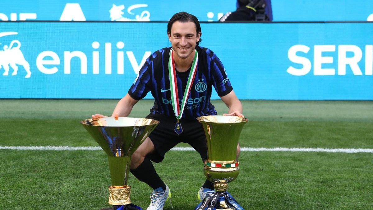 Media italiana: il Bologna valuta l'ingaggio a parametro zero di Darmian, si allenerà con la squadra e sarà sottoposto a valutazione fisica