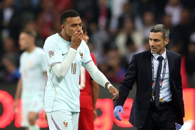 AS : Mbappé absent 10 à 12 jours, opération évitée
