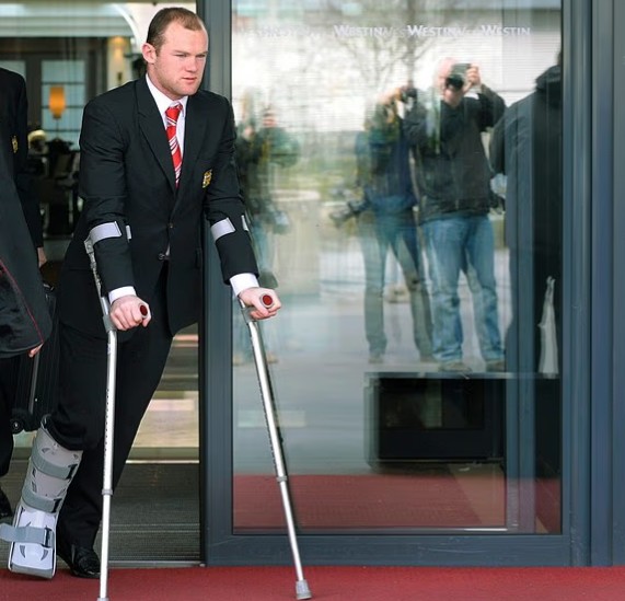 Rooney: En 2010 fui al partido contra el Bayern con muletas y Ferguson me hizo jugar con una inyección de analgésicos