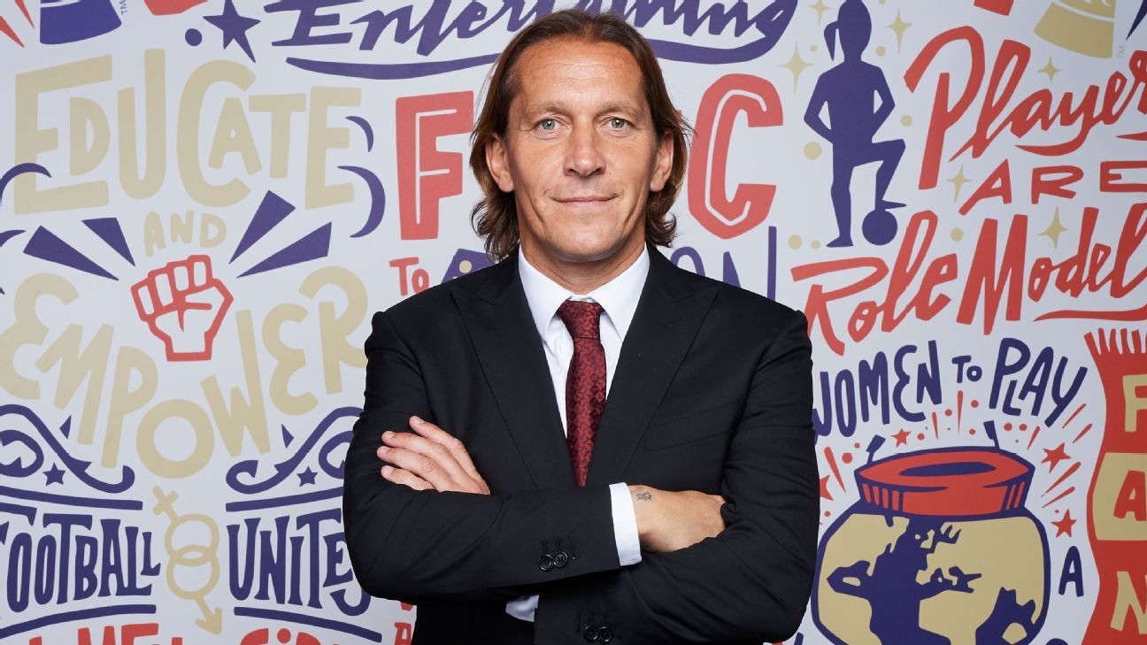 Real-Madrid-Legende Salgado wird Trainer des brasilianischen Viertliga-Teams, Roberto Carlos und Dida gratulieren ihm
