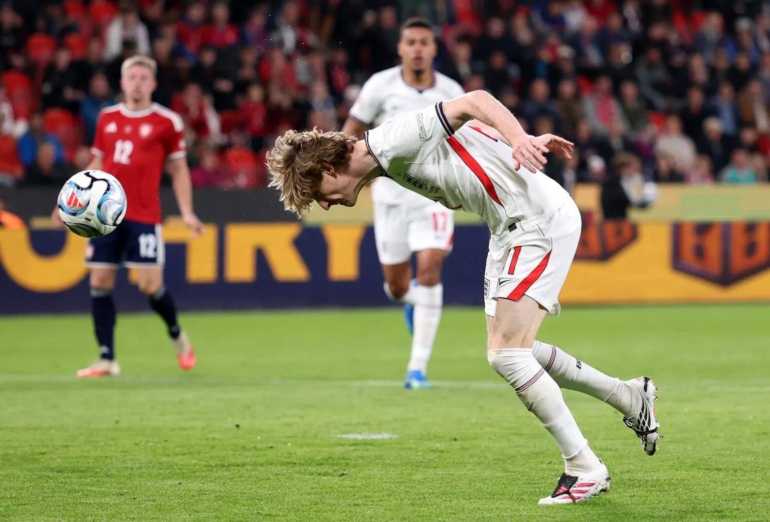 TA: Gordon đang ở phong độ đỉnh cao, đã vượt qua Rashford để giữ vị trí chính thức bên cánh trái đội Anh