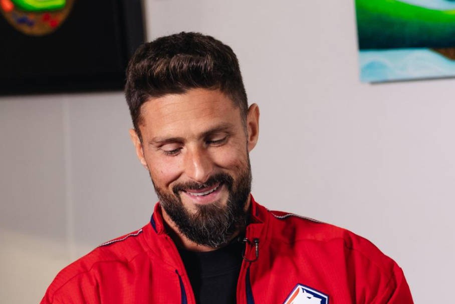 Giroud: Os ligamentos do meu tornozelo direito estão quase gastos; Maldini é um modelo de disciplina