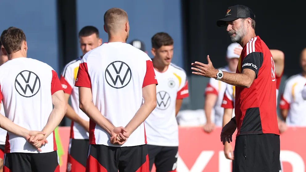 Media tedeschi: Klopp discute con i preparatori atletici per integrare il pressing alto nella fase di riscaldamento