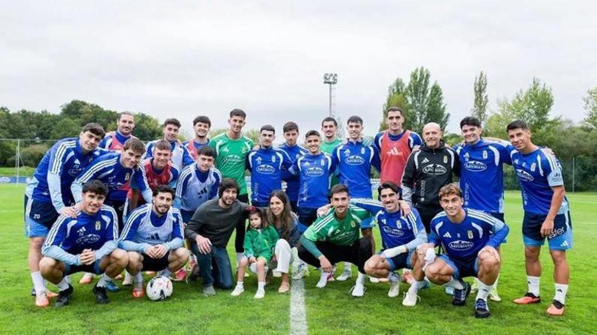Real Oviedo accoglie Carlota, bimba di 4 anni, per sostenere la raccolta fondi per la terapia genica